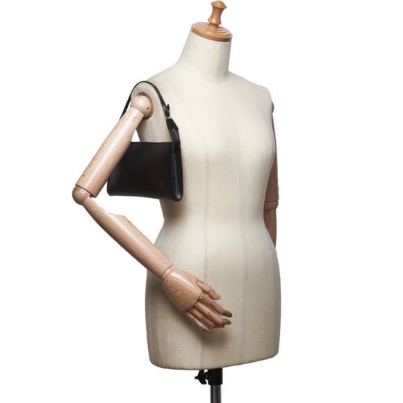 Louis Vuitton Pochette Leather Bag - Picture 7 of 7